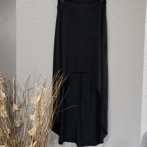 Womens Black maxi high-low skirt - Picture 3 of 4